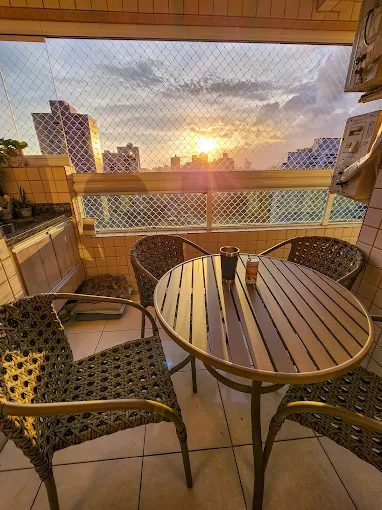 Joso de 4 cadeiras e mesa